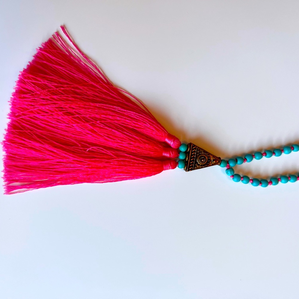 Necklace in turquoise and magenta